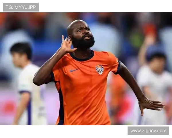 中超保级队天价年薪锁定欧冠神锋！28 岁 1 米 91 锋霸空降(1)